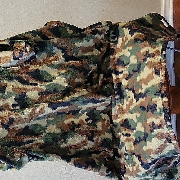 "ON TV" SNUGGIE GREEN CAMO KIDS SNUGGIE, "SNUGGIE FOR KIDS AS "SEEN ON TV FAME" - Picture 7 of 8